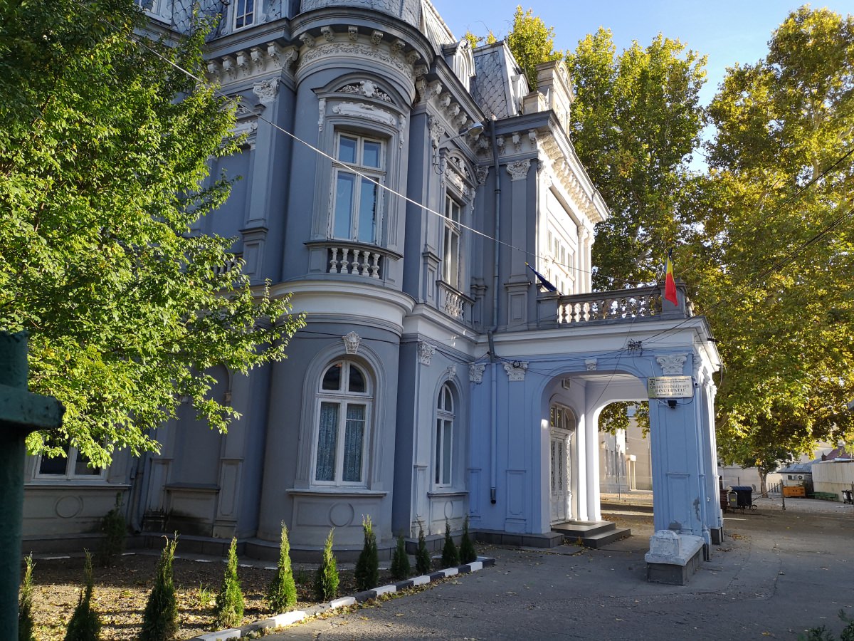 Colegiul Național de Arte "Dinu Lipatti"