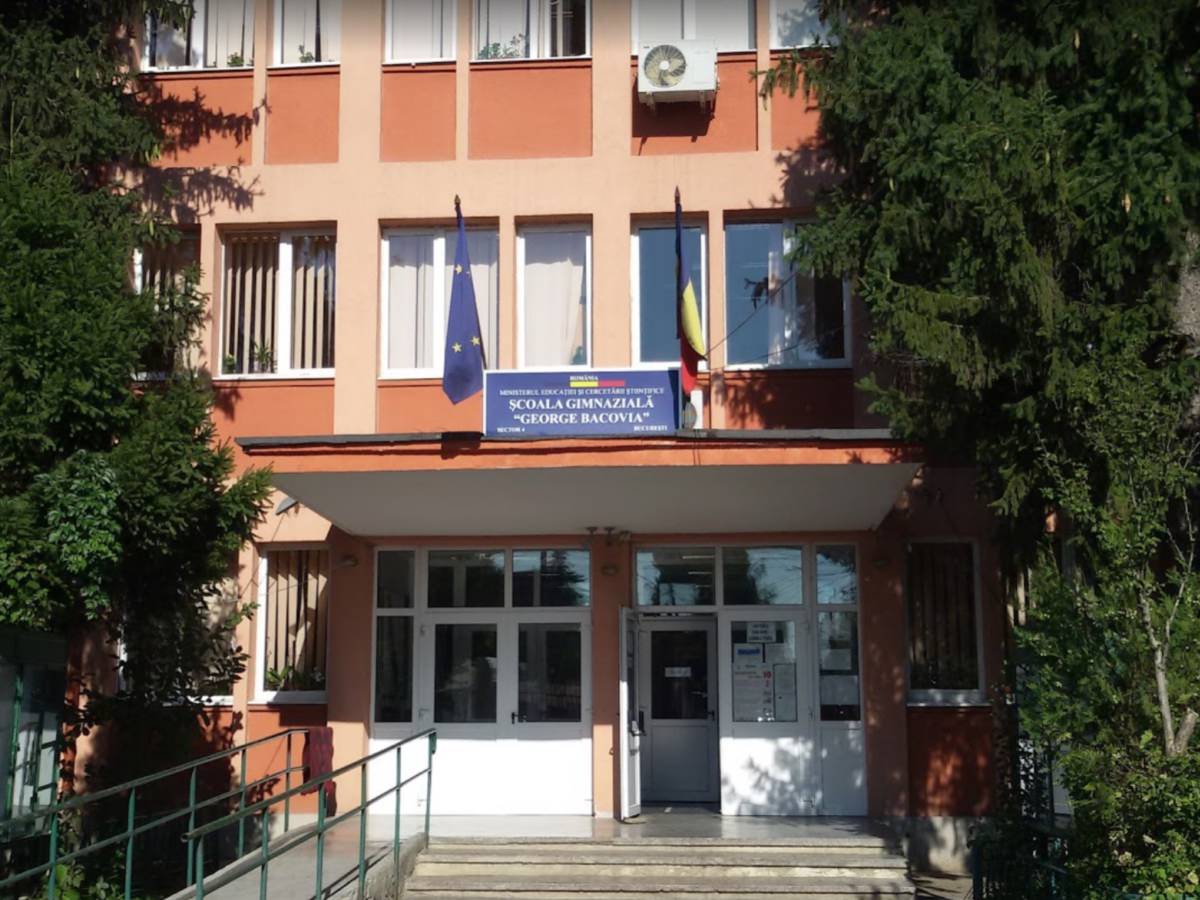 Școala Gimnazială "George Bacovia"